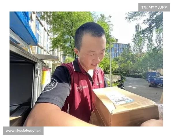 主人带客狗狗笑脸迎,快递员敲门被狂吠,背后原因超暖心 主人带客狗狗笑脸迎,快递员敲门被狂吠,背后原因超暖心